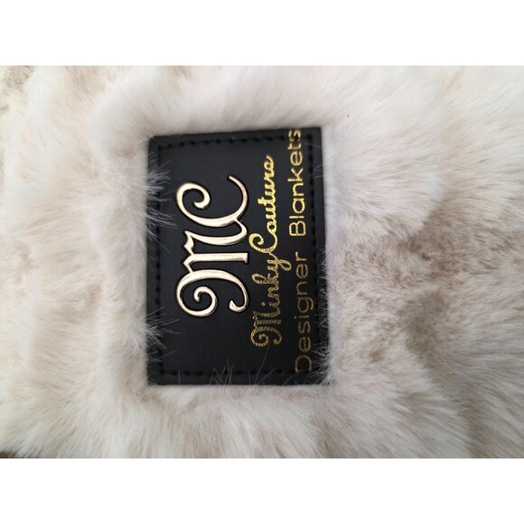Minky Couture Designer Blankets Ivory Faux Fur Luxury Handbag With Snap Closure - Picture 7 of 7